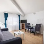 Apartment Magnolia Center 1 Makarska