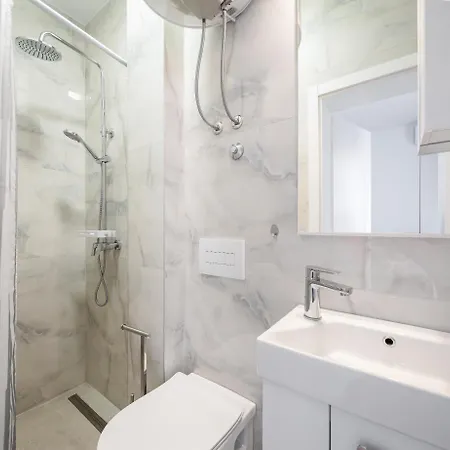 Magnolia Center 1 Макарська