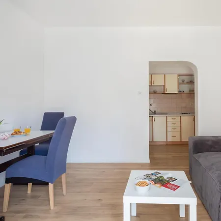 Magnolia Center 1 Апартаменти Макарська